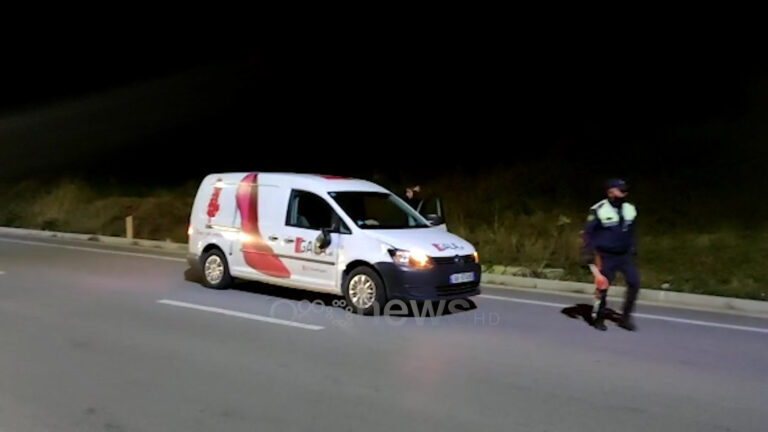 Pogradec, makina përplas këmbësorin në anë të rrugës