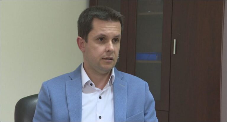 Alimehmeti: Bota u tmerrua nga vlerat hiperbolike të vdekshmërisë nga COVID-19