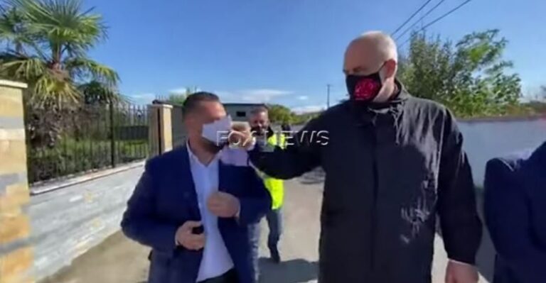 Nuk heq dorë nga urdhrat, Rama i ngre maskën Elton Arbanaj: Mbaje mirë! (VIDEO)