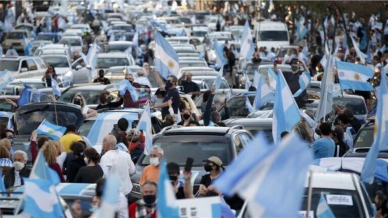 Protesta në Argjentinë, 900 mijë të infektuar. Kriza ekonomike po gjunjëzon vendin