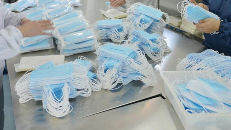 Rritën çmimet e maskave dhe dezinfektantëve, gjobiten 24 depo farmaceutike