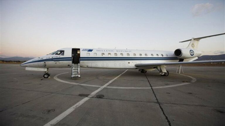 Provokon Turqia! Lë në ajër për 20 minuta avionin e ministrit të Jashtëm të Greqisë. Nuk i jep leje të kalojë