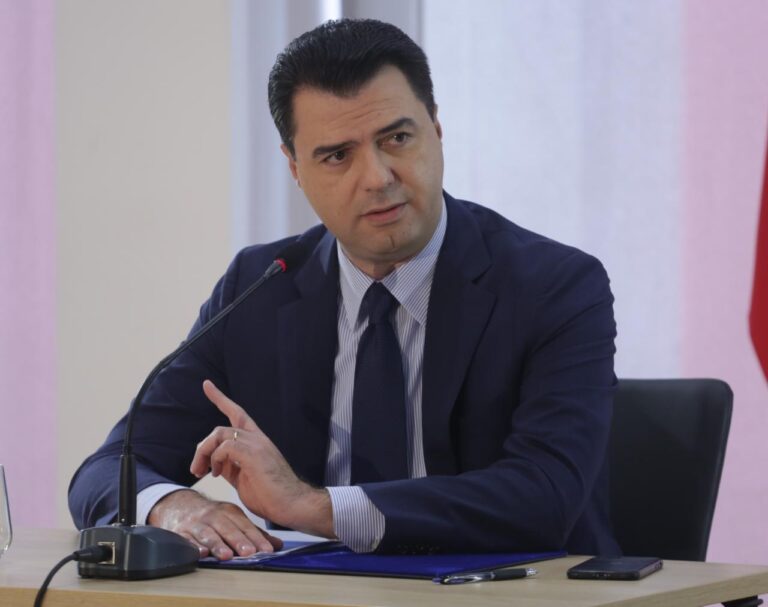 “Ke paguar 75 milionë euro për mafien e plehrave”, Basha i përgjigjet Ramës: Boll me vjedhje e kakarisje