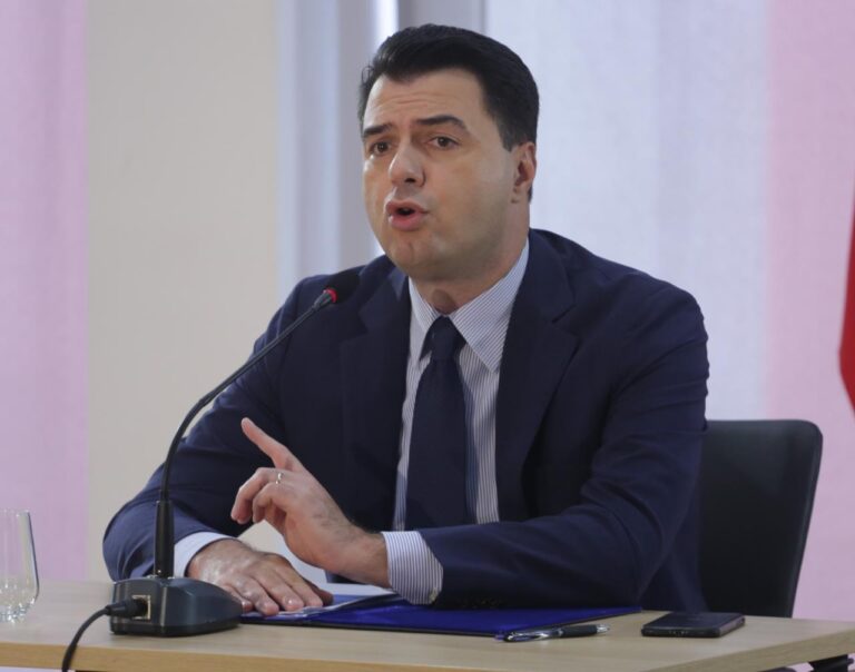 Basha ”plas bombën”: Rama shkarkon kryebashkiaken e Durrësit, ja kë deputete do të emërojë. Ja arsyeja