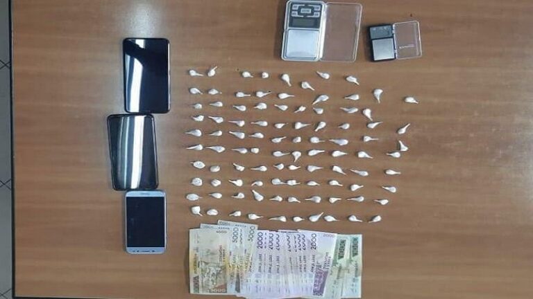 Hetime disamujore, si u arrestuan të rinjtë me dy emra në Tiranë, policia: Shpërndanin drogë