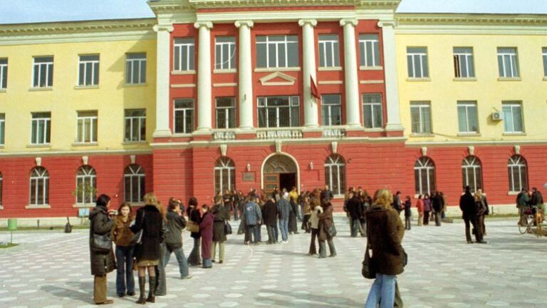COVID-19/ Si do të zhvillohet mësimi në fakultete, miratohet rregullorja