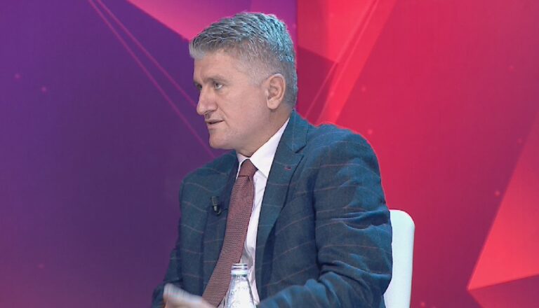 “Mos dekoro vetëm të majtët”/ Gjekmarkaj i përgjigjet Metës
