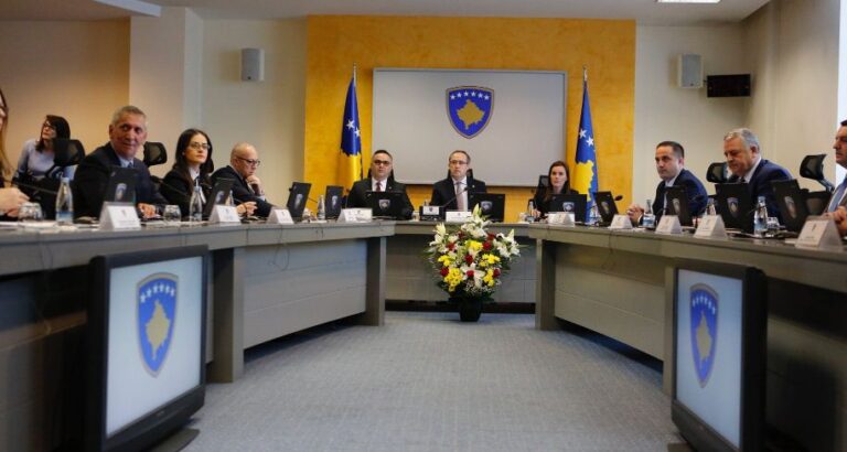 Qeveria e Kosovës shkarkon Bordin e Përkohshëm të KEK-ut