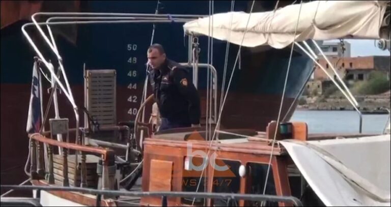 Jahti i braktisur në Shëngjin, shoqërohet një francez në Lezhë