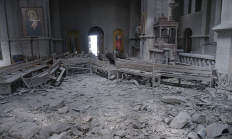 FOTO+VIDEO/ Armenia akuza Azerbajxhanit: Keni bombarduar katedralen historike ortodokse