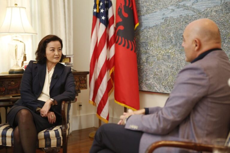 Intervista e ambasadores amerikane Yuri Kim dhënë Blendi Fevziut