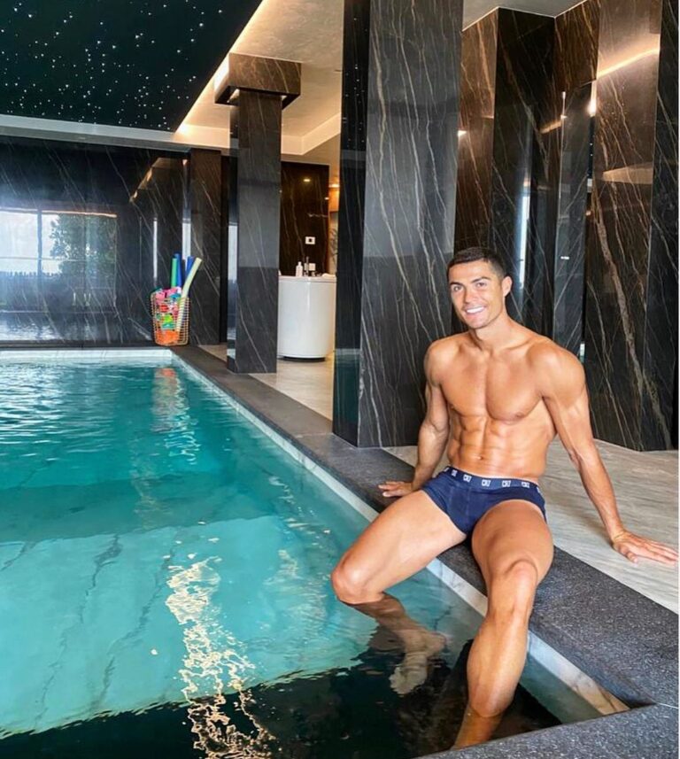 FOTO/ Cristiano Ronaldo karantinë mes luksit në Torino