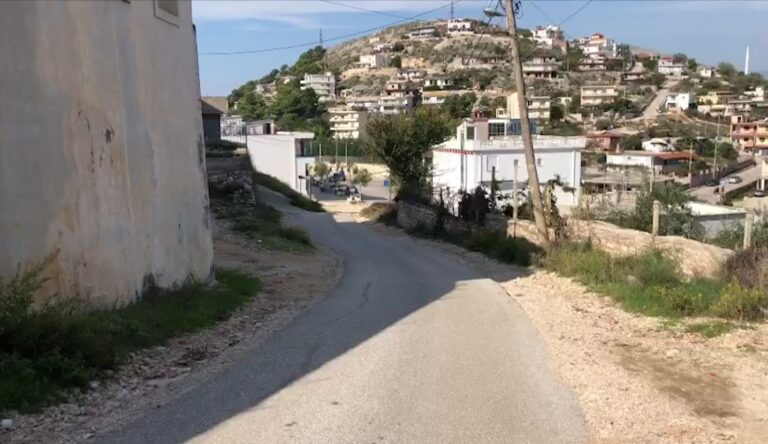 Sarandë, zona turistike vuan mungesën e infrastrukturës, banorët: Rrezik për aksidente