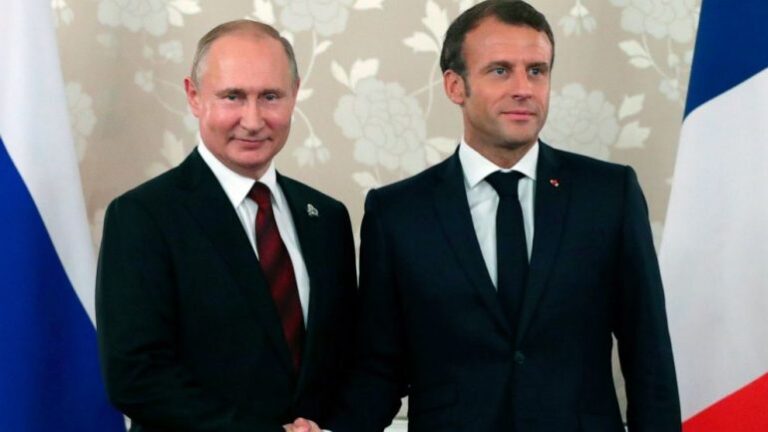Macron telefonon Putinin: Duhet një armëpushim i plotë mes Armenisë dhe Azerbajxhanit