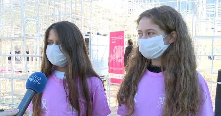 Gratë dhe vajzat me kancer, të rinjtë dhurojnë flokët