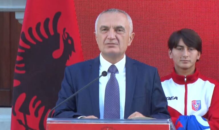Presidenti Ilir Meta dekoron me titullin “Nderi i Kombit” shkodranin Sabah Bizi