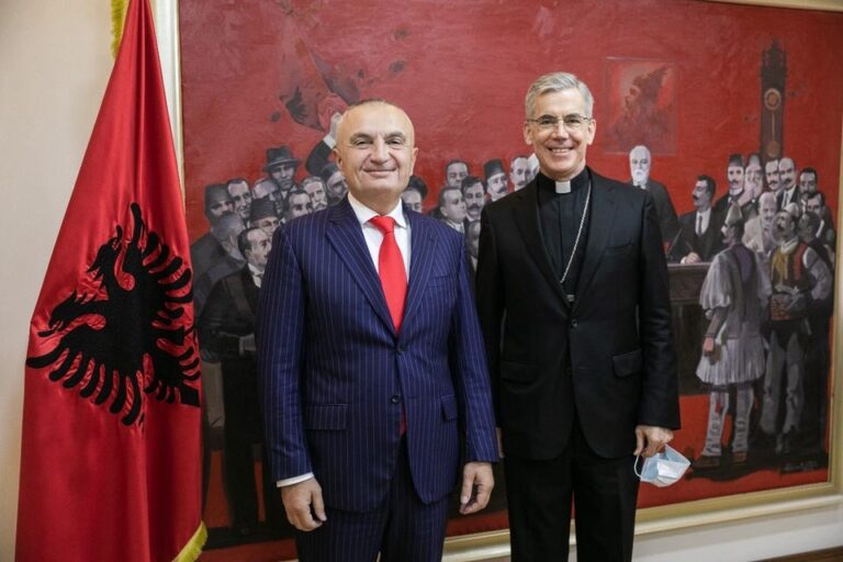 Presidenti Meta pret në takim Nuncin Apolostik, Imzot Charles John Brown