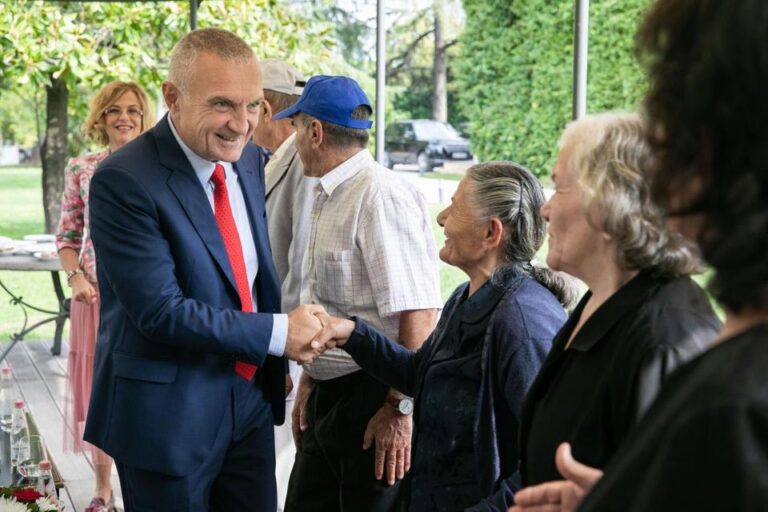 Presidenti Meta, mesazh për të moshuarit: Të harruar nga shteti. T’u rriten menjëherë pensionet!