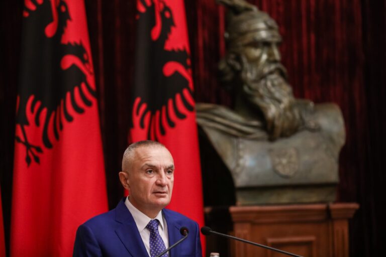 Presidenti Meta: Qeverisja e mbrapsht në Shqipëri provokon rëndë paqen sociale
