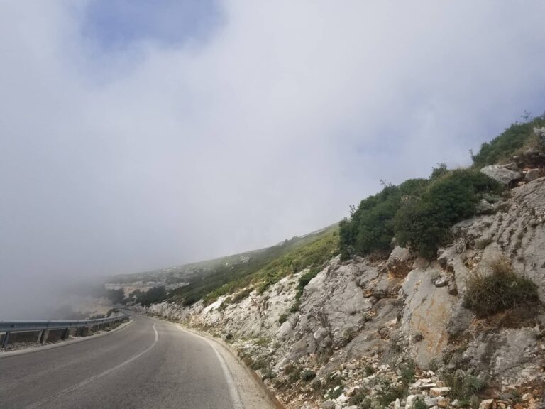 Mjegull e dendur e vranësira, sinoptikanët: Në cilat zona priten reshje shiu të enjten