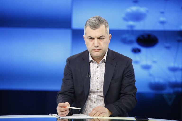 Nuk e mban dot shtetin në karantinë me dhunë/Mjeku kundër maskave