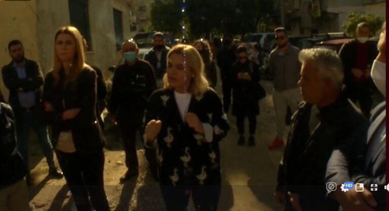 Monika Kryemadhi takim me banorët e Kombinatit: Nuk bëhet politikë me hallet dhe fukarallëkun. Duhet shporrur Rama!