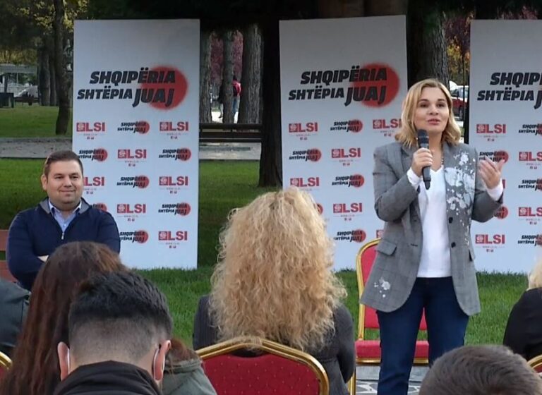 Kryemadhi mbledh strukturat në Korçë: LSI nuk ka më kufij, LSI është sot e të rinjve dhe të rejave
