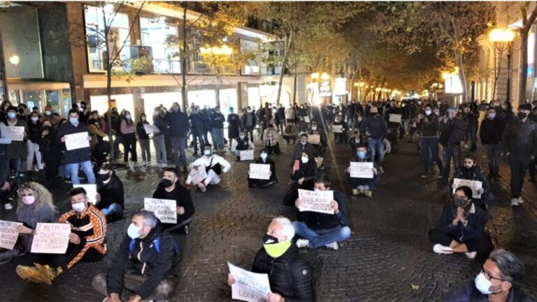 Napoli kërkon liri, vijojnë protestat në rrugë