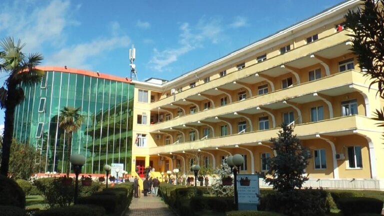 Ndërron jetë nga Covid 21-vjeçari nga Elbasani