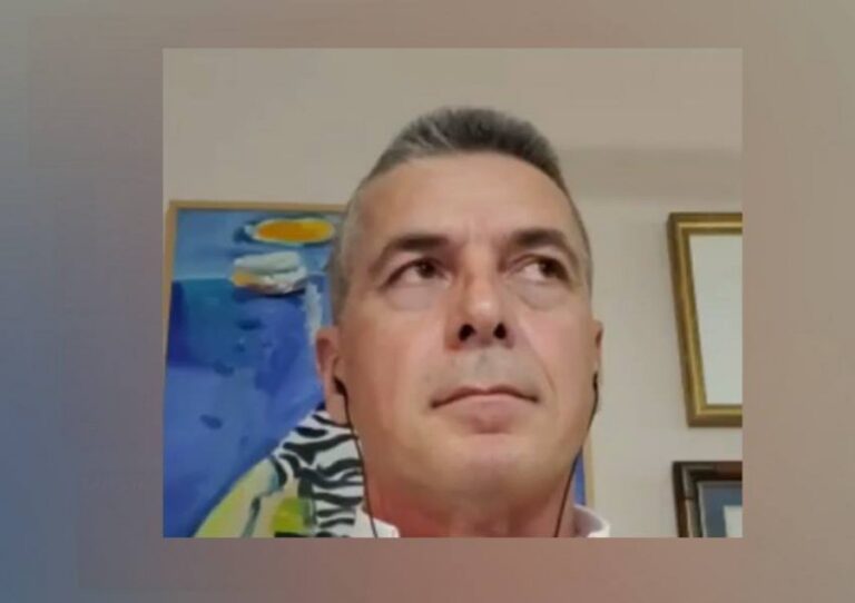 “Erdhi, pa, mori iku”/ Oketa i përgjigjet Topallit: Kam një karrige që nuk ma merr kush