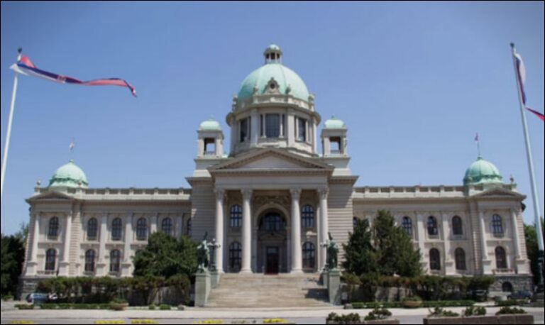 Deputeti shqiptar përplaset ashpër me Ivica Daçiç në mes të parlamentit serb: Ishe pjesë e luftërave të përgjakshme! (Video)