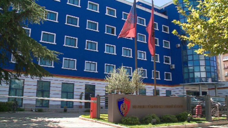 Qeveria tërhiqet nga “përgjimi ambiental” i policisë, zëvendësohet termi