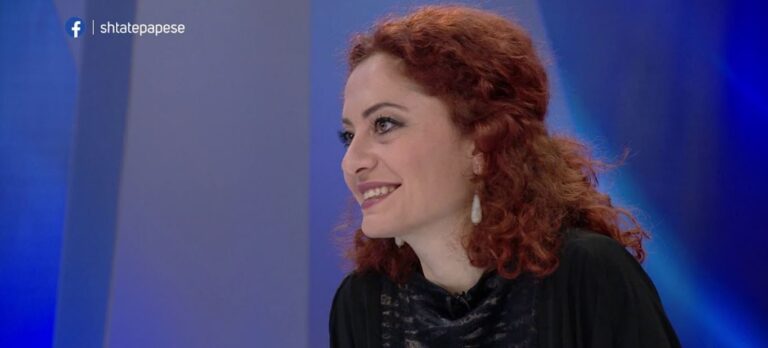 Psikologia: Masat anti-Covid në shkolla nuk kanë vlerë