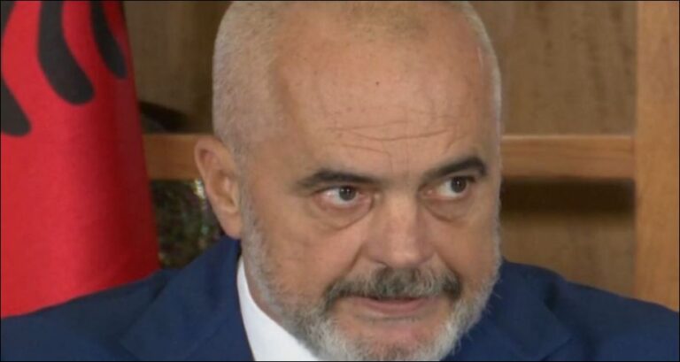 Rama hap thesin e fushatës: Rrisim pagat për mjekët 40 % dhe për arsimtarët 15 %. Paga e re minimale hyn në fuqi më 1 janar!
