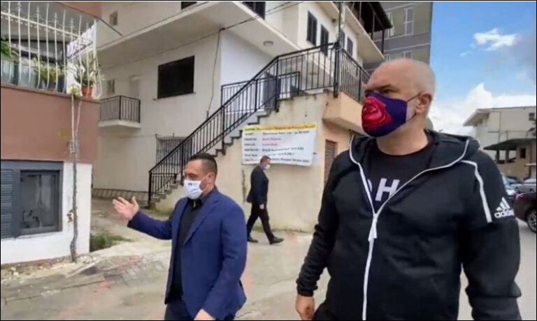 Rama inspekton punimet në godinat e dëmtuara nga tërmeti në Shijak: Po rilindin shumë më të sigurta