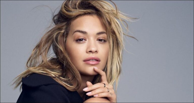 Rita Ora bëhet nostalgjike, poston fotot me bikini nga pushimet në Greqi