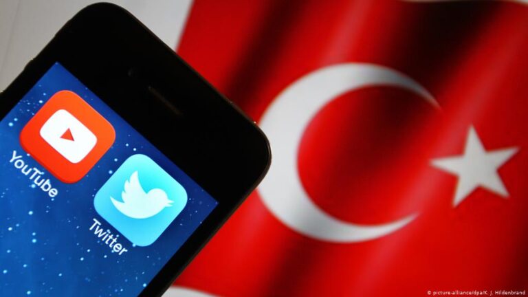 Turqi, hyn në fuqi ligji për rrjetet sociale. Reagon “Human Rights Watch”