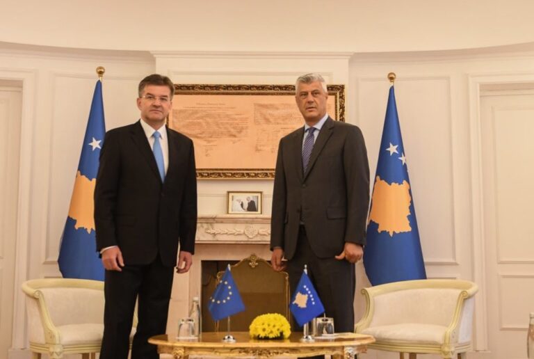 Thaçi takon Lajçak: Momenti që BE të hedhë në tryezë mundësinë e njohjes reciproke Kosovë-Serbi
