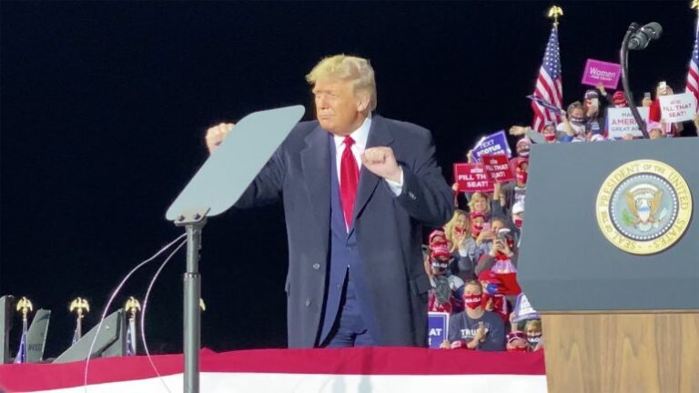 Trump hedh pas COVID-19, shfaqet duke kërcyer në fund të tubimit
