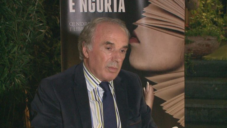 Preç Zogaj përballë lexuesit: Poetët janë profetë. Artistë në politikë? Nëse tjetërsohen, thjesht vërtetohet që s’kanë qenë të mirë