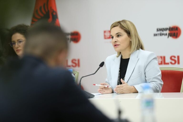 Monika Kryemadhi: 1 vit nga tërmeti tragjik, familjet e mbijetuara janë lënë në mes të rrugës