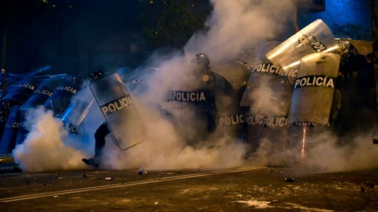 Protesta të dhunshme kundër shkarkimit të presidentit, raportohen viktima