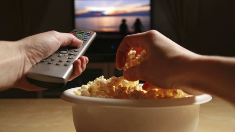 Puna ideale për pushime, 2,500 dollarë për të parë 25 filma në 25 ditë