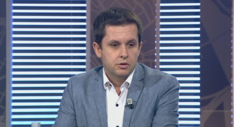 Alimehmeti: Na mungojnë dozat, vaksinimi me ritme shumë të ulëta