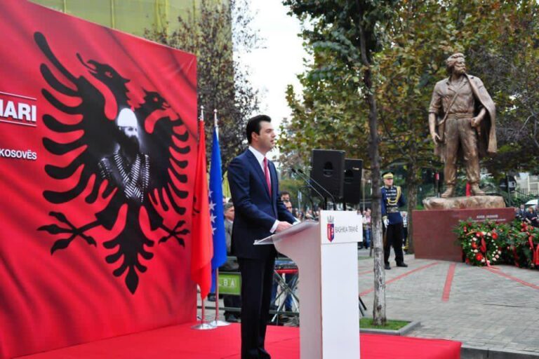 Basha nderon Adem Jasharin: I dëshmoi botës se për zogjtë e shqipes liria nuk ka çmim