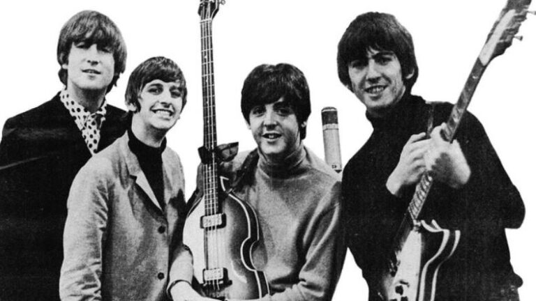 Nxënësit dëgjonin këngët e Beatles, mësuesit anglez ndalohen në Shqipëri