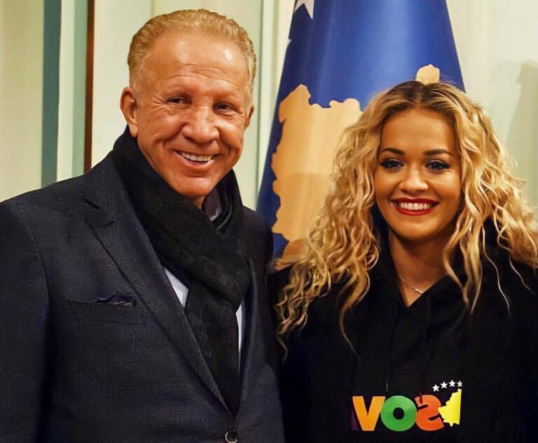 Behgjet Pacolli uron Rita Orën për 30-vjetorin e lindjes: Jam me fat që jam mik i familjes Sahatçiu