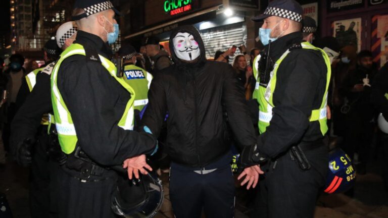 Britania e Madhe/ Protesta kundër izolimit, arrestohen 100 persona