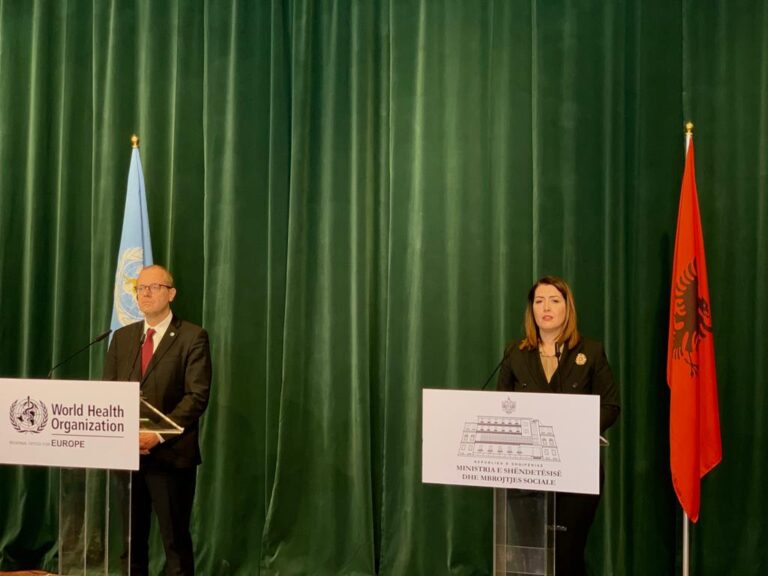 Do të përfitojë Shqipëria vaksinën në të njëjtën kohë? Drejtori i OBSH për Europën: Ja kur vijnë testet e shpejta