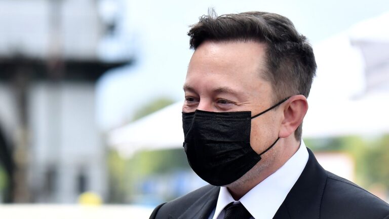 Hakerat e “Anonymous” kërcënojnë Elon Musk